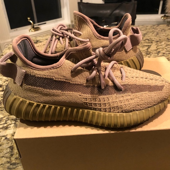 Soldbnwt Authentic Yeezy Boost 